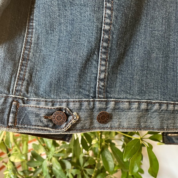 Guess Denim Jacket size small - Picture 5 of 5